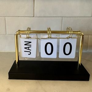 Desk decorative day calendar